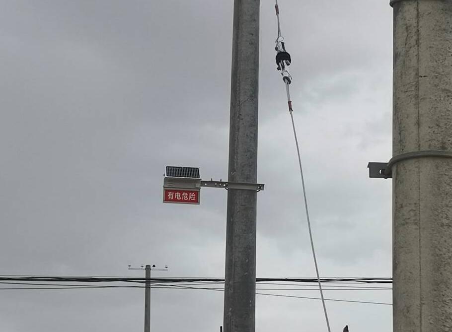 甘肅電力安裝防外破警示牌，為電力防護增添“保護傘”